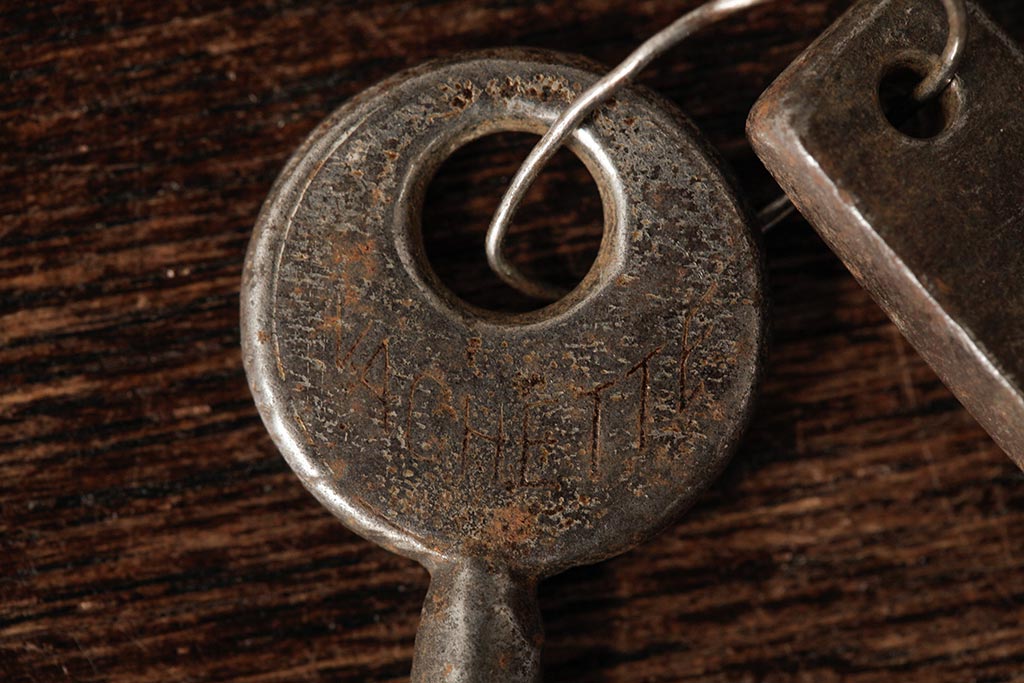 アンティーク雑貨　フランスアンティーク　VACHETTE　ブロカントスタイルに合うシャビーなキー(鍵、カギ)(R-038010)