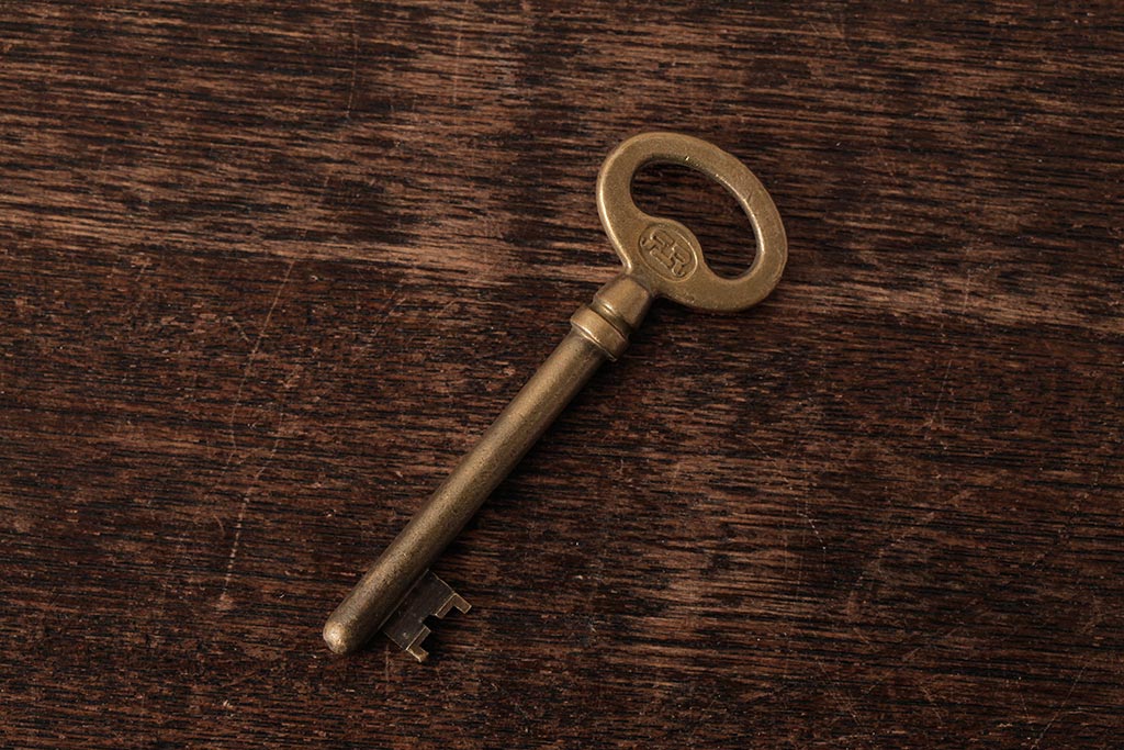 アンティーク雑貨　フランス　真鍮　アンティークゴールドがおしゃれなキー(鍵、カギ)(R-038013)