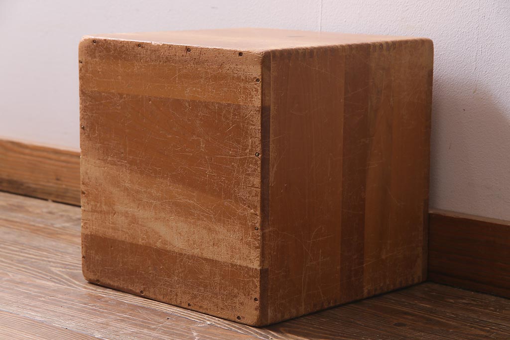 レトロ雑貨　昭和レトロ　キューブ型の大きな積み木【立方体・大】(飾り台、ディスプレイ雑貨)(R-038065)