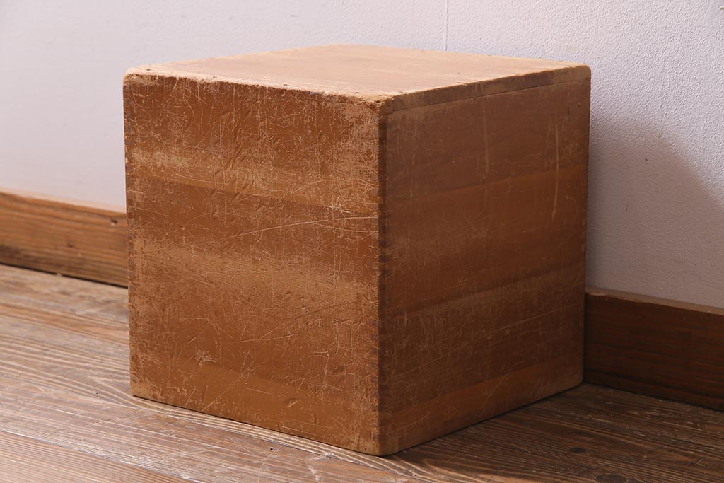 レトロ雑貨　昭和レトロ　キューブ型の大きな積み木【立方体・大】(飾り台、ディスプレイ雑貨)(R-038066)