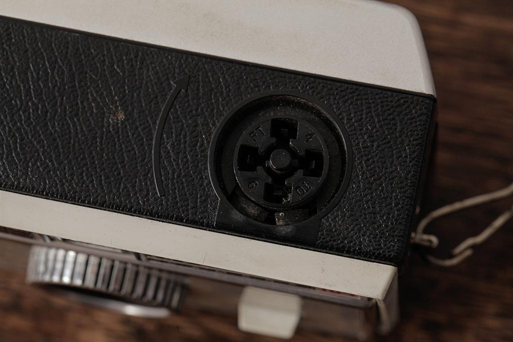 アンティーク雑貨　イギリスヴィンテージ　Kodak(コダック)　INSTAMATIC(インスタマチック)104　ケース付き　レトロで格好いいビンテージカメラ(R-038098)