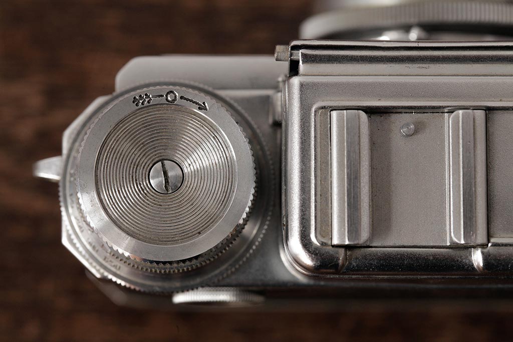 ジャンク品　アンティーク雑貨　希少品　CONTAX(コンタックス)　ZEISS IKON(ツァイスイコン) 　カメラ　ケース付き(R-038107)