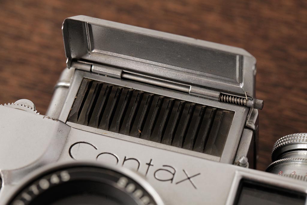 ジャンク品　アンティーク雑貨　希少品　CONTAX(コンタックス)　ZEISS IKON(ツァイスイコン) 　カメラ　ケース付き(R-038107)