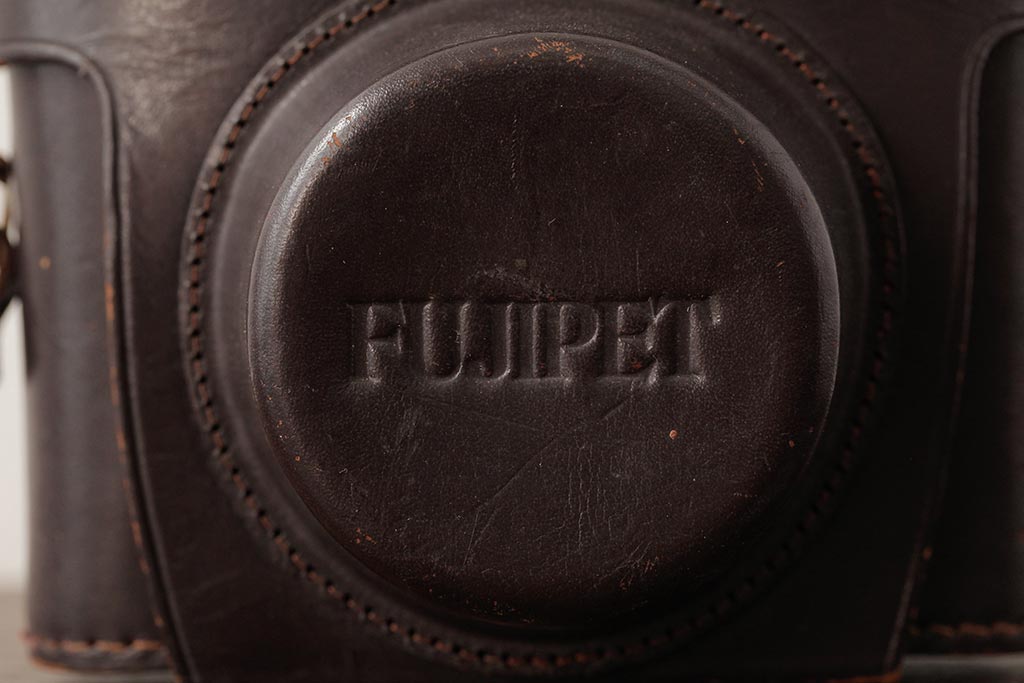 ビンテージ雑貨　FUJI　FUJIPET(フジペット)　革ケース付き　ヴィンテージカメラ　グレー(R-038109)