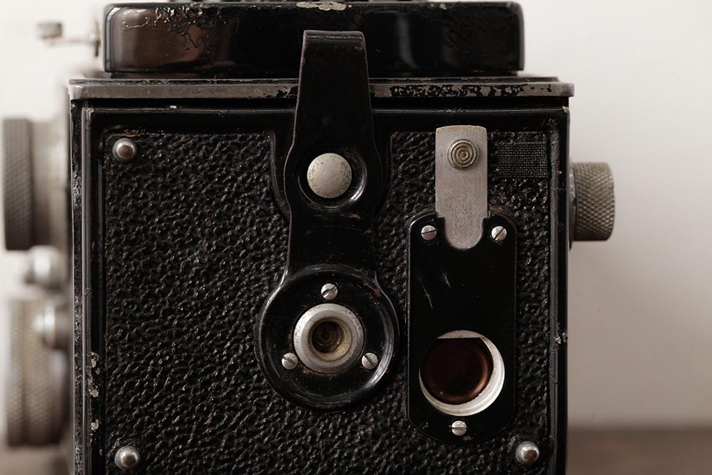 アンティーク雑貨　minolta flex(ミノルタ　フレックス)　二眼カメラ　ケース付き　独特の縦長フォルムがおしゃれなクラシックカメラ(R-038115)