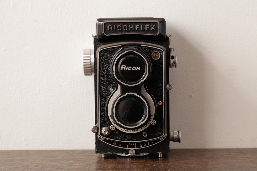 アンティーク雑貨　RICOHFLEX　DIA(リコーフレックス　ダイヤ)　箱付き　レトロな外観がおしゃれな二眼レフカメラ(R-038116)