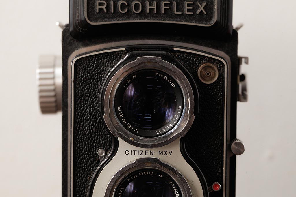 アンティーク雑貨　RICOHFLEX　DIA(リコーフレックス　ダイヤ)　箱付き　レトロな外観がおしゃれな二眼レフカメラ(R-038116)