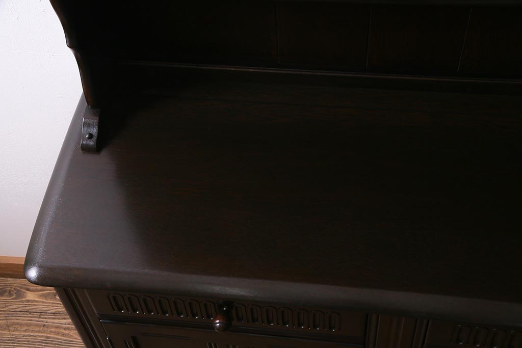 ヴィンテージ家具　イギリスビンテージ　ERCOL(アーコール)　Old Colonial(オールドコロニアル)　気品漂うカップボード(食器棚、本棚、飾り棚)(R-038122)