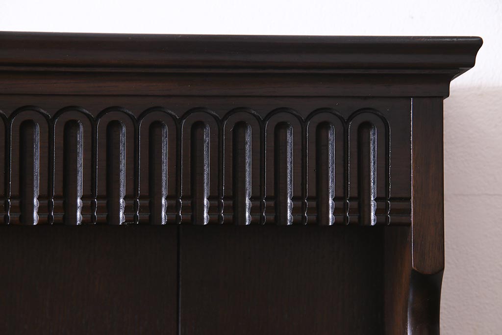 ヴィンテージ家具　イギリスビンテージ　ERCOL(アーコール)　Old Colonial(オールドコロニアル)　気品漂うカップボード(食器棚、本棚、飾り棚)(R-038122)