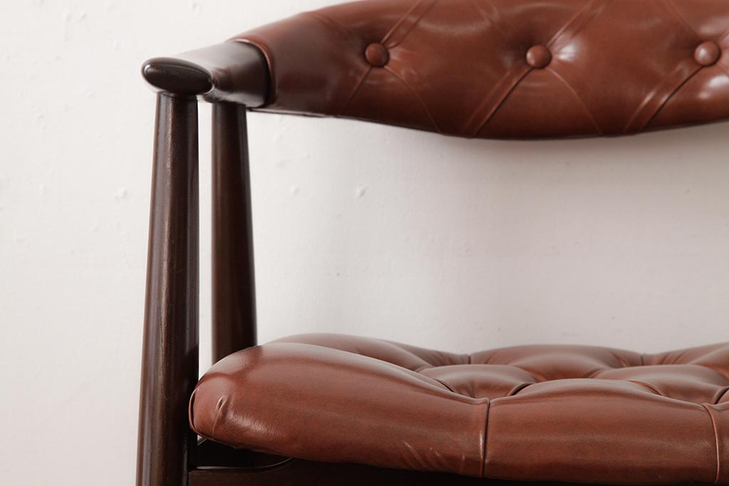 ビンテージ家具　和製　ボタン付きのレザーが格好いいアームチェア(チェア、椅子)(R-038125)