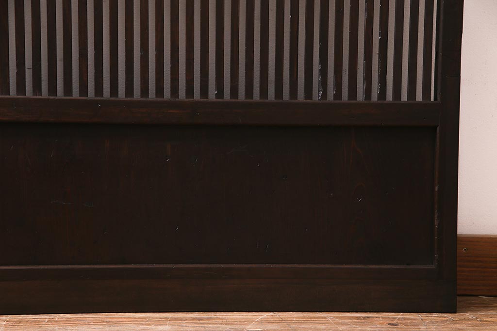 アンティーク建具　和製アンティーク　昭和初期　味わい深い色味が魅力のシンプルな格子戸1枚(建具、引き戸)(R-038140)