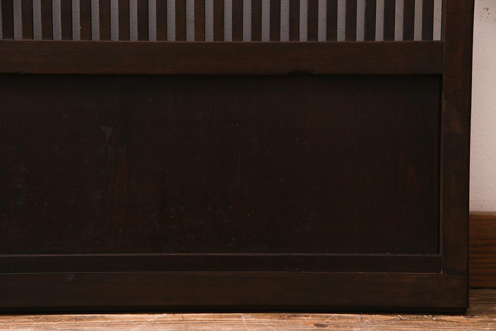 アンティーク建具　和製アンティーク　昭和初期　味わい深い色味が魅力のシンプルな格子戸1枚(建具、引き戸)(R-038140)
