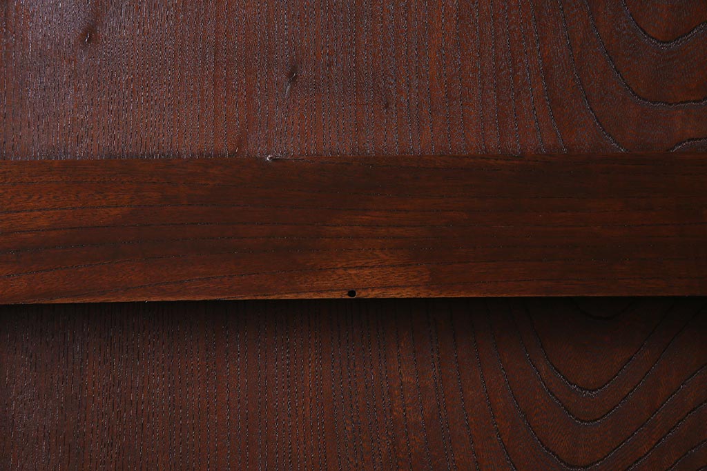 アンティーク建具　明治大正期　総ケヤキ材一枚板・漆塗り　赤みを帯びた木肌が魅力の蔵戸(建具、引き戸、玄関戸)(R-038144)