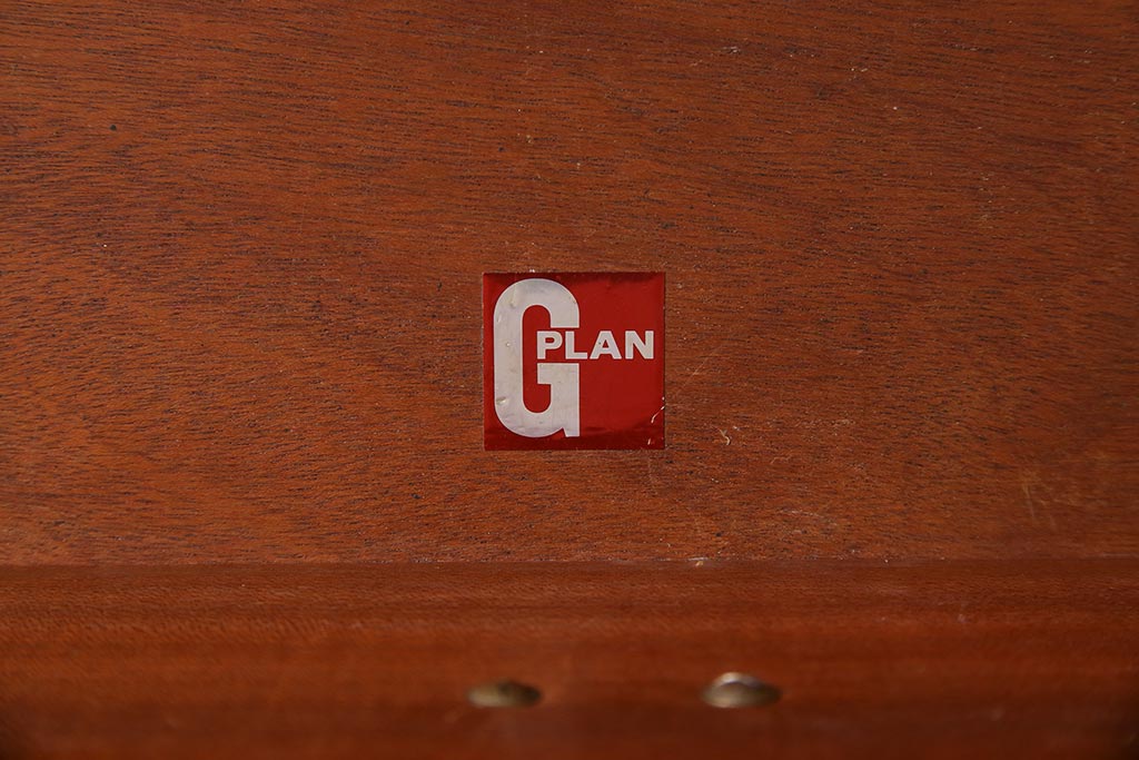 ヴィンテージ家具　北欧ビンテージ　G-PLAN(ジープラン)　チーク材　ゴールドカラーの取っ手がお洒落なサイドチェスト(チェスト、引き出し)(R-038152)