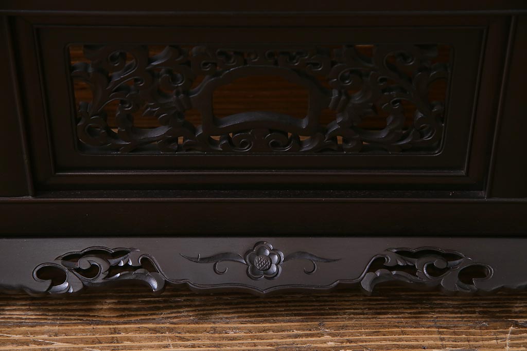 アンティーク家具　黒檀(コクタン)材　漆塗り　透かし彫りが目を引く衝立(パーテーション、仕切り)(R-038177)