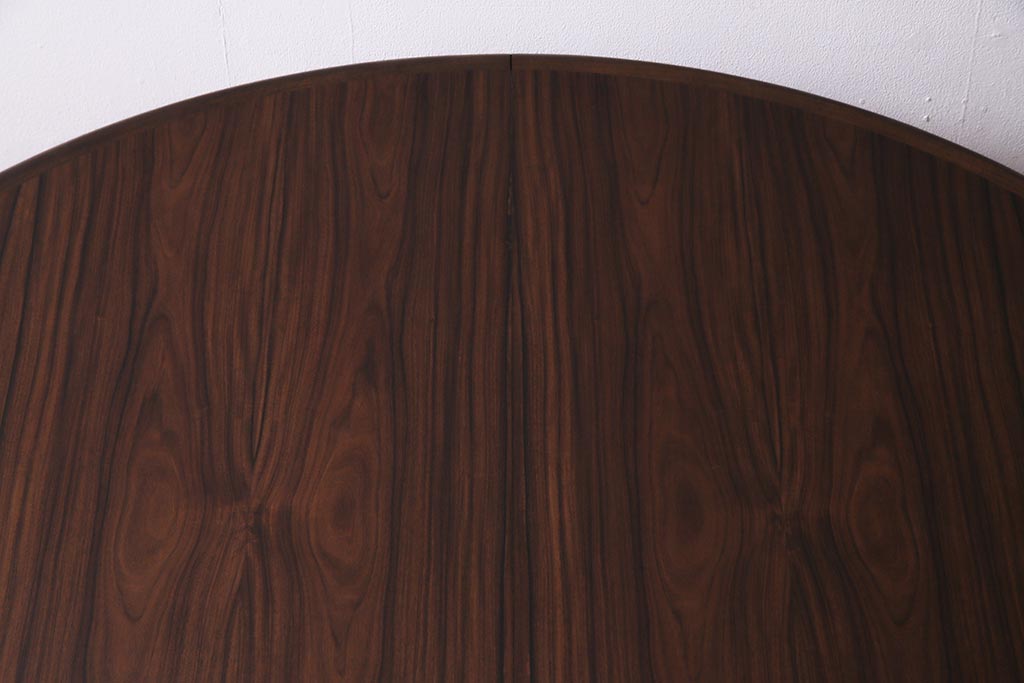 ヴィンテージ家具　北欧ビンテージ　デンマーク製　チーク材・ローズウッド材　上品なラウンドテーブル(ダイニングテーブル)(R-038185)