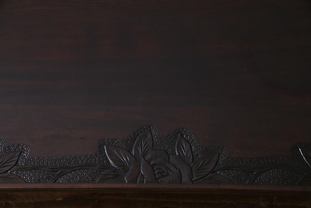 ヴィンテージ家具　伝統工芸　軽井沢彫り　繊細な花の彫刻が目を引く座卓(センターテーブル、ビンテージ)(R-038189)