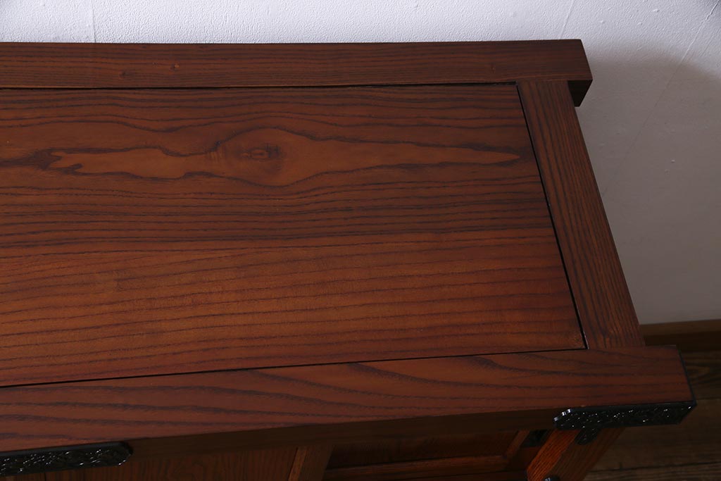 新古品　民芸家具　ニレ無垢材　重厚感と上品さを醸し出す水屋箪笥・上(収納棚、和箪笥、キャビネット)(R-038221)