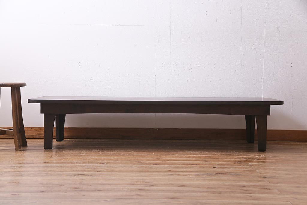 アンティーク家具　和製アンティーク　栃の木　重厚な雰囲気が魅力的なセンターテーブル(ローテーブル)(R-038234)