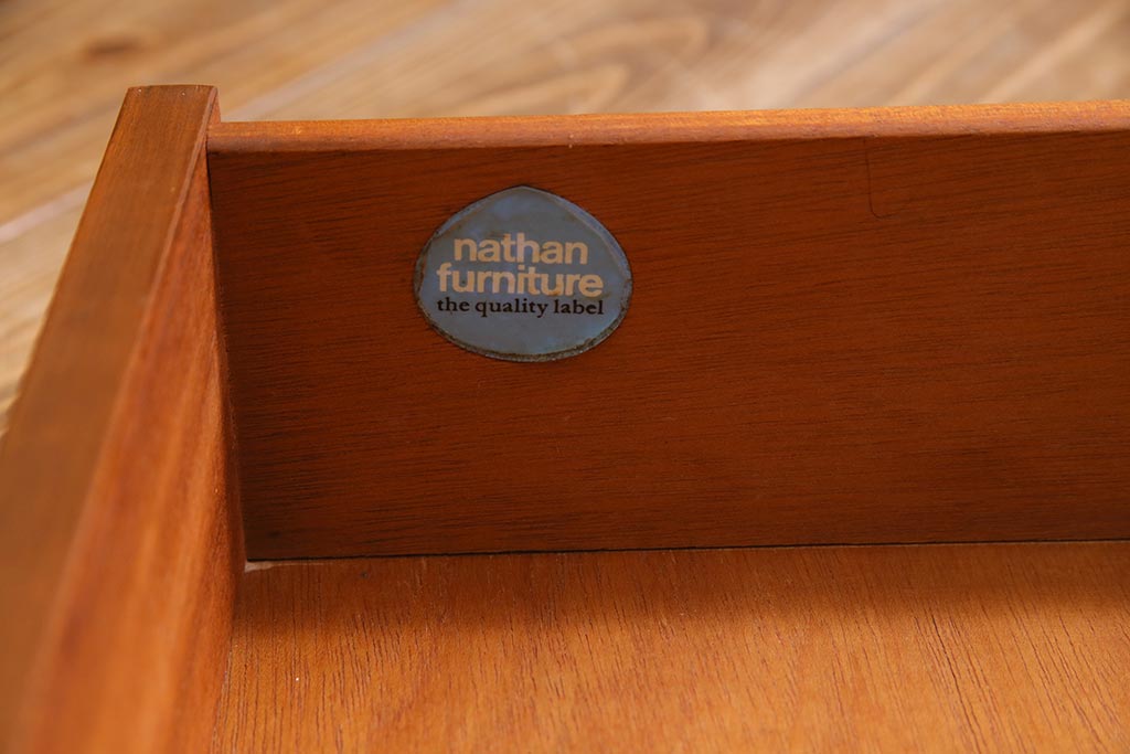 ヴィンテージ家具　イギリスビンテージ　Nathan(ネイサン)社　チークのお洒落なサイドボード(収納棚)(R-038236)