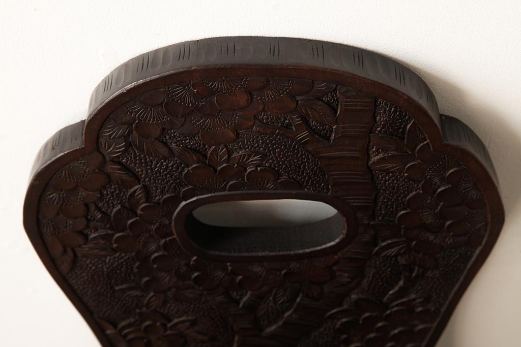 中古　伝統工芸　軽井沢彫り　桜の木の彫刻が印象的なダイニングチェア(椅子、イス)(R-038238)
