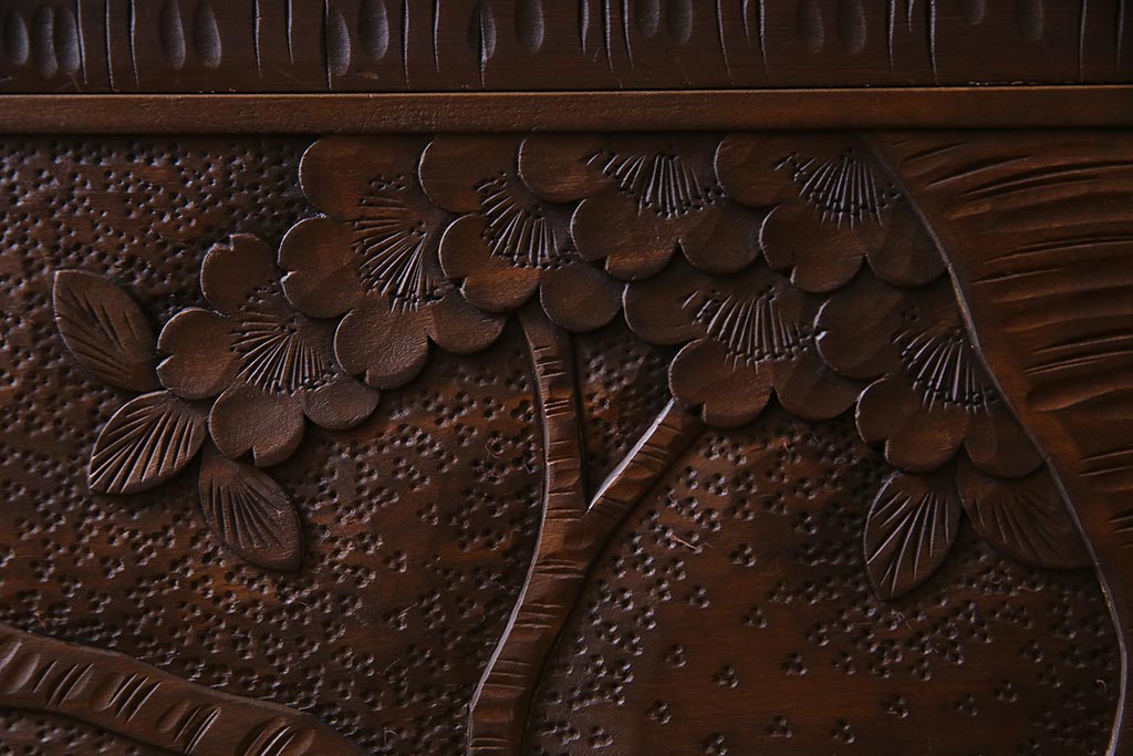 中古　ビンテージ　伝統工芸　軽井沢彫り　迫力ある桜の木が魅力的なチェスト(箪笥、タンス)(R-038252)