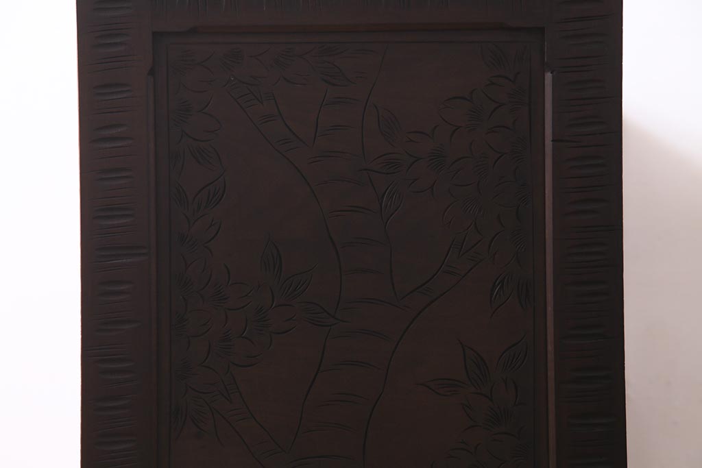中古　ビンテージ　伝統工芸　軽井沢彫り　迫力ある桜の木が魅力的なチェスト(箪笥、タンス)(R-038252)