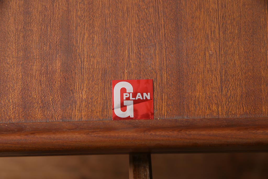 ヴィンテージ家具　北欧ビンテージ　G-PLAN(ジープラン)　木の温もり感じるエクステンションテーブル(ラウンドテーブル、ダイニングテーブル)(R-038264)