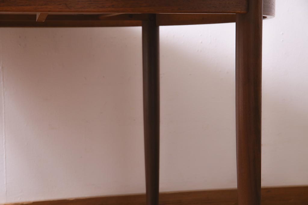 ヴィンテージ家具　北欧ビンテージ　G-PLAN(ジープラン)　木の温もり感じるエクステンションテーブル(ラウンドテーブル、ダイニングテーブル)(R-038264)