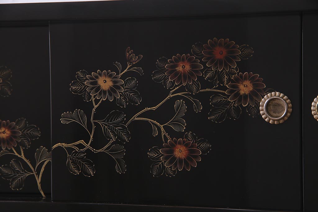 中古　伝統工芸品　松月作　漆塗り　四季折々の草花の蒔絵が美しい飾り棚(茶箪笥、茶棚)(R-038276)