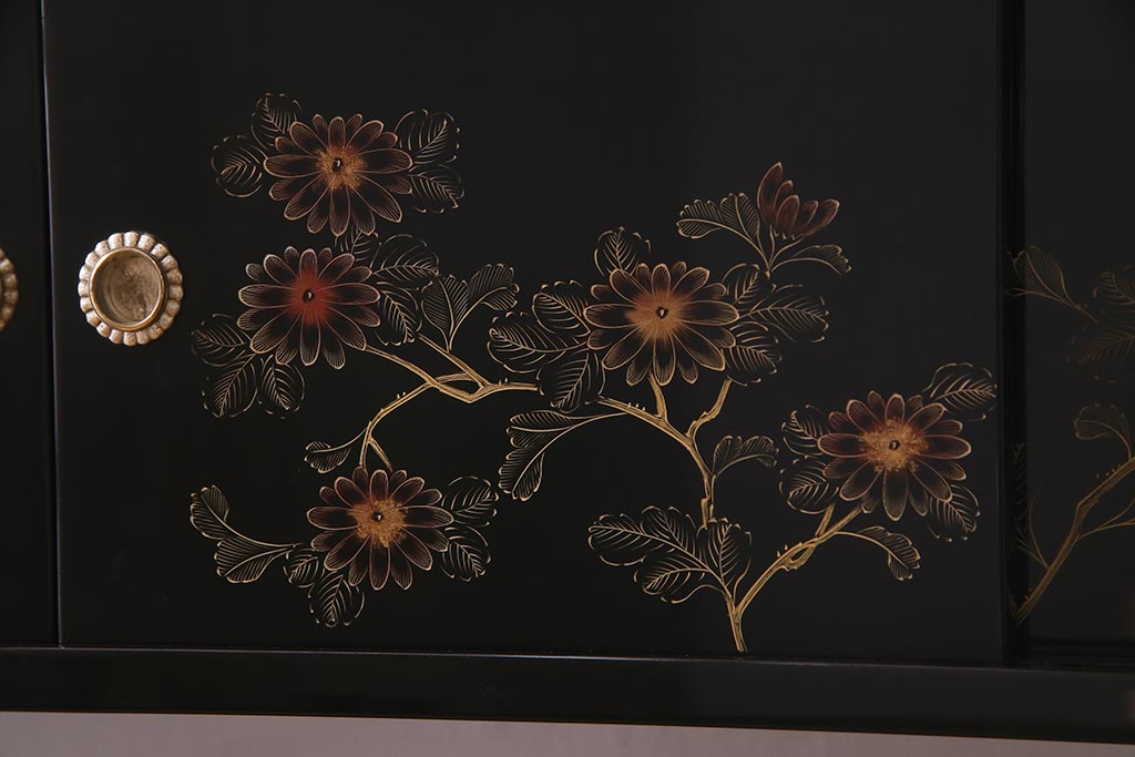 中古　伝統工芸品　松月作　漆塗り　四季折々の草花の蒔絵が美しい飾り棚(茶箪笥、茶棚)(R-038276)