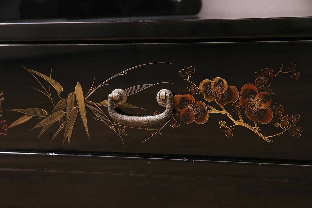 中古　伝統工芸品　松月作　漆塗り　四季折々の草花の蒔絵が美しい飾り棚(茶箪笥、茶棚)(R-038276)