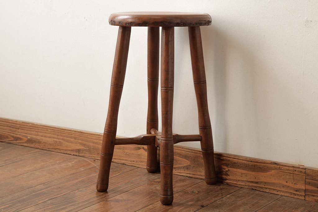 アンティーク家具　脚のシルエットが個性的な丸スツール(椅子、花台)(R-038283)
