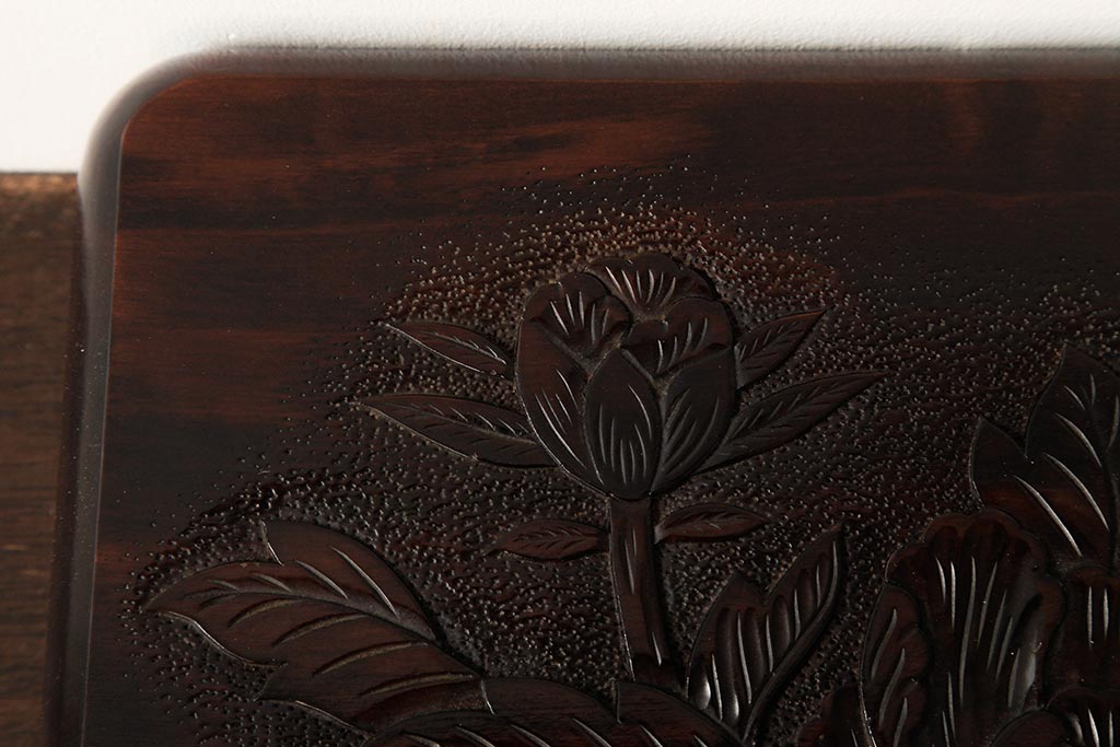 ヴィンテージ雑貨　伝統工芸　軽井沢彫り  優美な花の意匠が目を引く花台(ビンテージ)(R-038285)