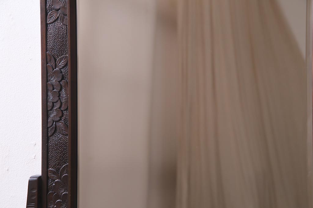 ビンテージ家具　伝統工芸　軽井沢彫り　昭和中期　 繊細な桜の彫りが目を引く姿見(鏡、ミラー)(R-038305)