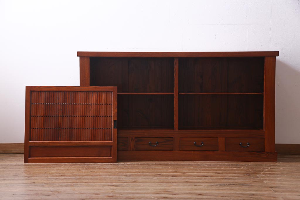 新古品　民芸家具　ニレ無垢材　5尺　上品な雰囲気漂う水屋箪笥・下(収納棚、キャビネット)(R-038309)