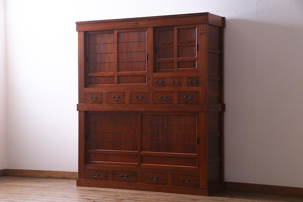 新古品　民芸家具　ニレ無垢材　上品な雰囲気漂う水屋箪笥(収納棚、和箪笥、キャビネット)(R-038310)