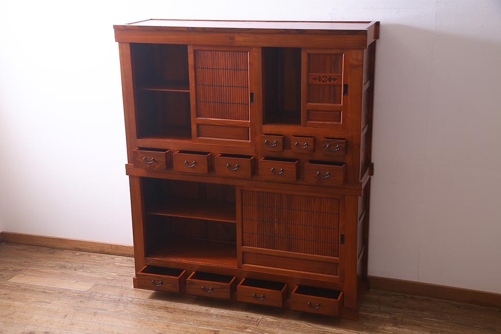 新古品　民芸家具　ニレ無垢材　上品な雰囲気漂う水屋箪笥(収納棚、和箪笥、キャビネット)(R-038310)