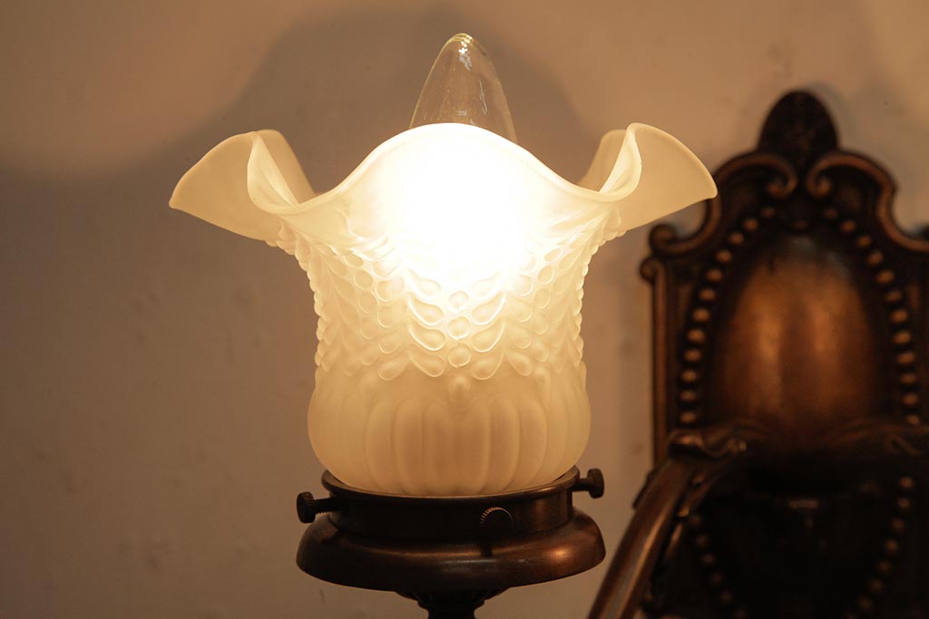 アンティーク照明　戦前　フリルシェードが優美な2灯タイプのウォールランプ(壁付け照明)(R-038314)