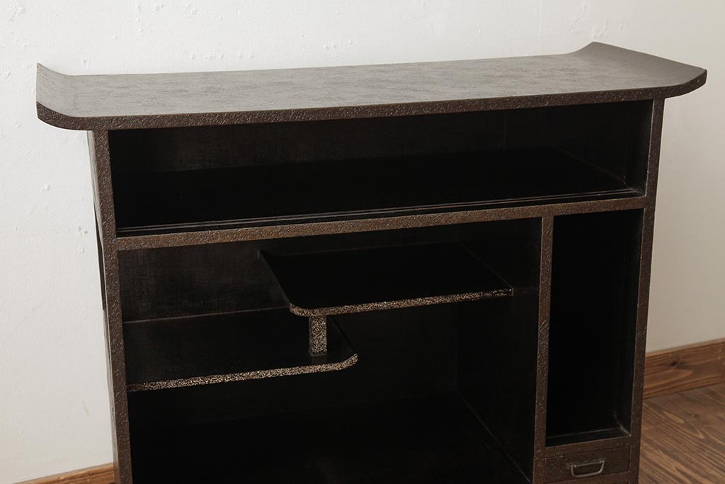 中古　工芸家具　漆・変わり塗り　螺鈿(らでん)　魅惑的な雰囲気を放つ茶棚(飾り棚、戸棚)(R-038318)