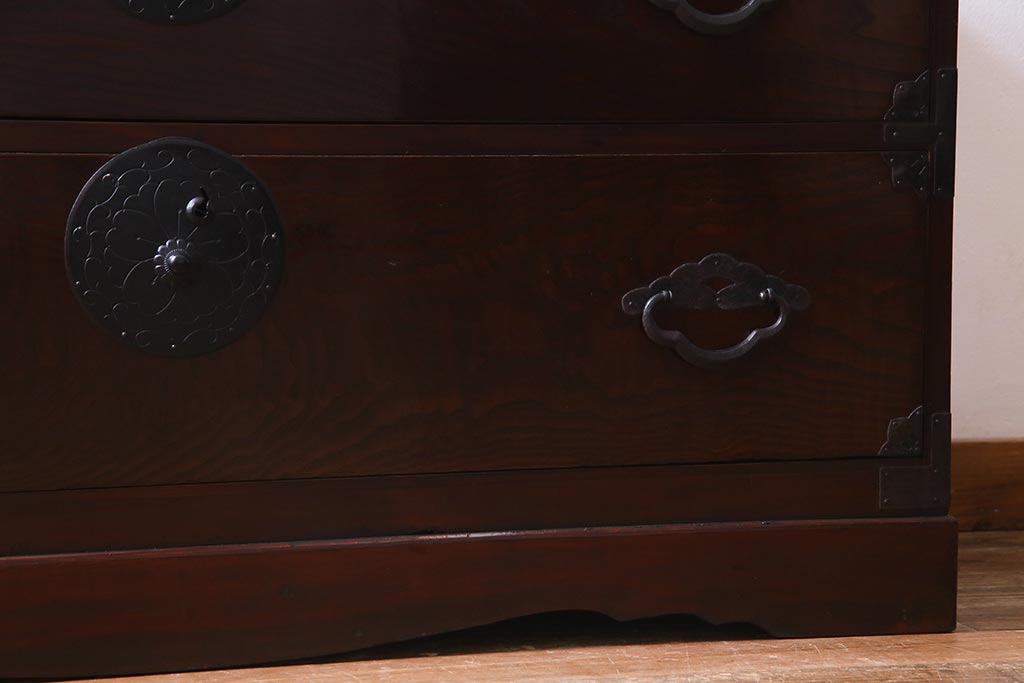 アンティーク家具　和製アンティーク　桜丸金具　前面栗材　和の風情溢れる米沢箪笥(ローボード、引き出し)(R-038319)