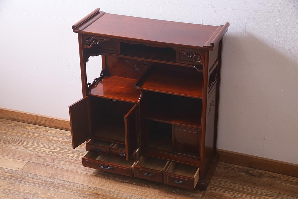 アンティーク家具　総ケヤキ材　上手物　個性的な意匠が目を惹く漆塗りの茶棚(飾り棚、戸棚)(R-038347)