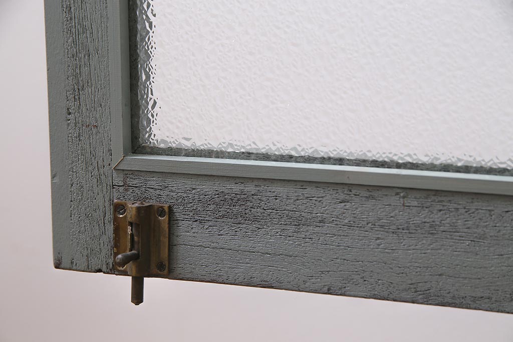ラフジュ工房オリジナル　古建具リメイク　気泡ガラス・ダイヤガラス　くすみのあるペイントがお洒落な脚付きブックケース(本箱、収納棚、キャビネット)(R-038349)