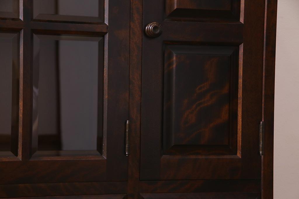 中古　北海道民芸家具　#138　落ち着いた色味のクラシカルなサイドボード(キャビネット、収納棚、戸棚)(R-038352)