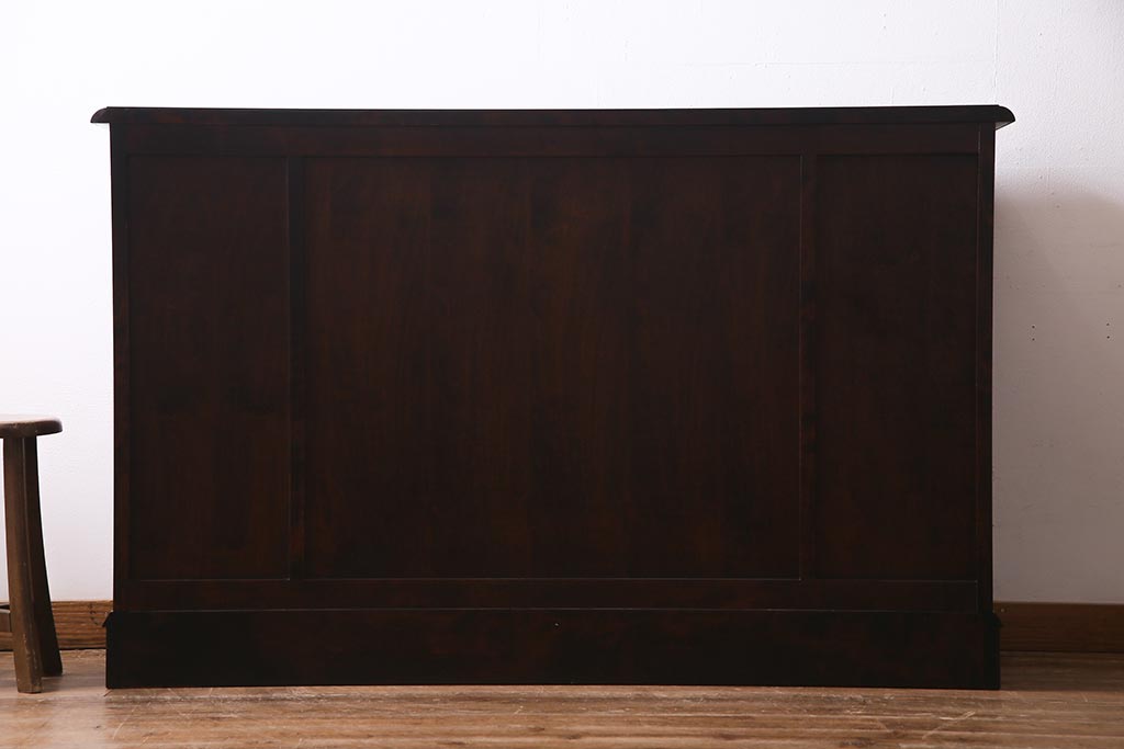 中古　北海道民芸家具　#138　落ち着いた色味のクラシカルなサイドボード(キャビネット、収納棚、戸棚)(R-038352)