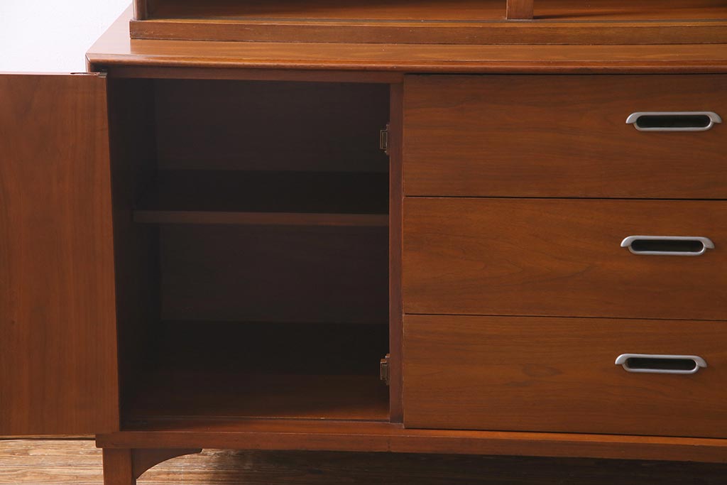 ヴィンテージ家具　SINGER FURNITURE(DREXEL HERITAGE)　モダンなキャビネット(食器棚、収納棚、ビンテージ)(R-038354)