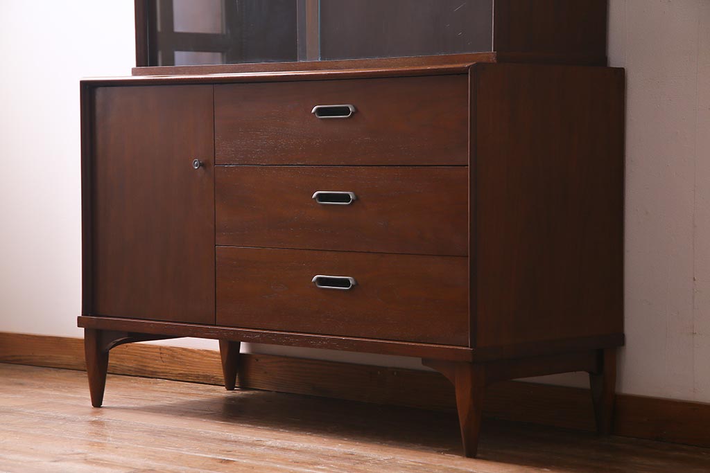 ヴィンテージ家具　SINGER FURNITURE(DREXEL HERITAGE)　モダンなキャビネット(食器棚、収納棚、ビンテージ)(R-038354)