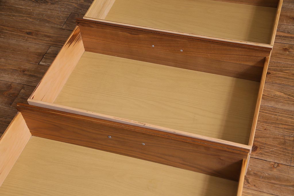 ヴィンテージ家具　SINGER FURNITURE(DREXEL HERITAGE)　モダンなキャビネット(食器棚、収納棚、ビンテージ)(R-038354)