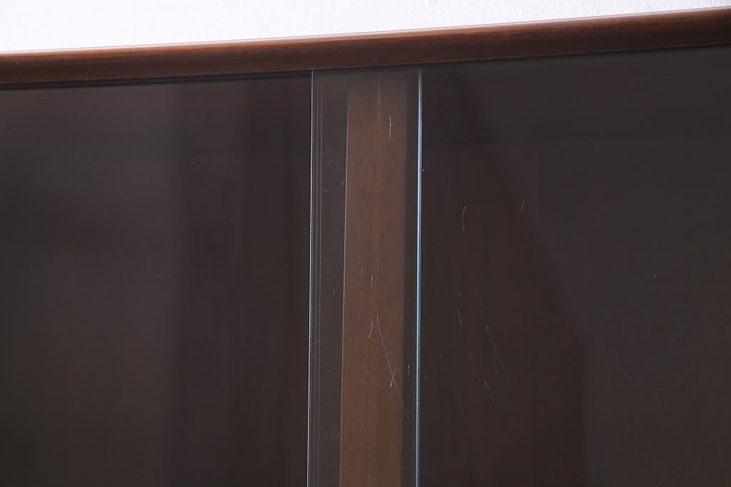 ヴィンテージ家具　SINGER FURNITURE(DREXEL HERITAGE)　モダンなキャビネット(食器棚、収納棚、ビンテージ)(R-038354)