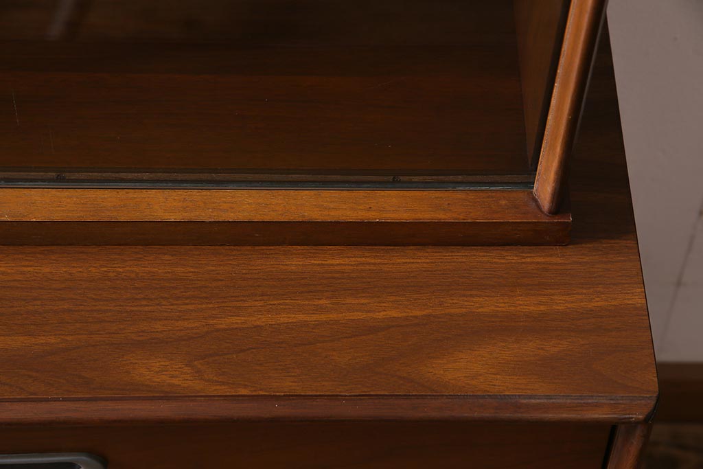 ヴィンテージ家具　SINGER FURNITURE(DREXEL HERITAGE)　モダンなキャビネット(食器棚、収納棚、ビンテージ)(R-038354)